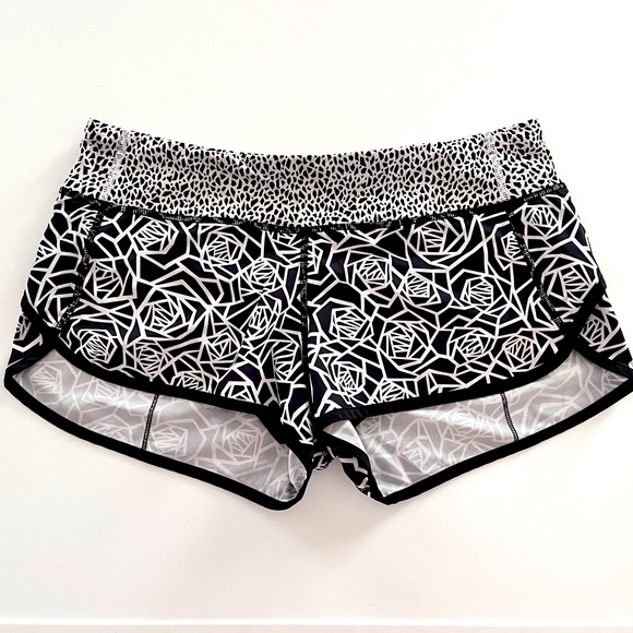 LULULEMON | 8 | Geometric Roses | RARE PRINT - Picture 1 of 10